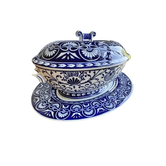 Vintage Bombay Company Blue & White Ceramic Soup Tureen with Matching Platter - Picture 3 of 16